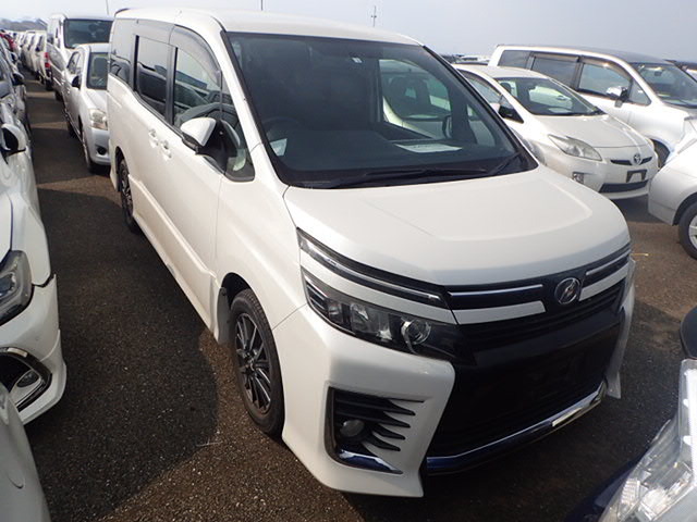 Toyota Voxy 2014