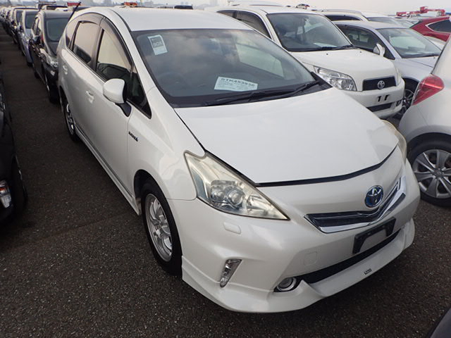 Toyota PRIUS ALPHA 2012