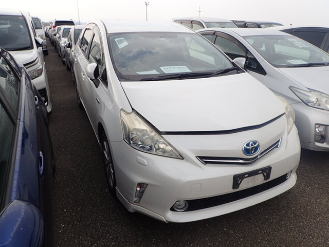 Toyota PRIUS ALPHA 2013