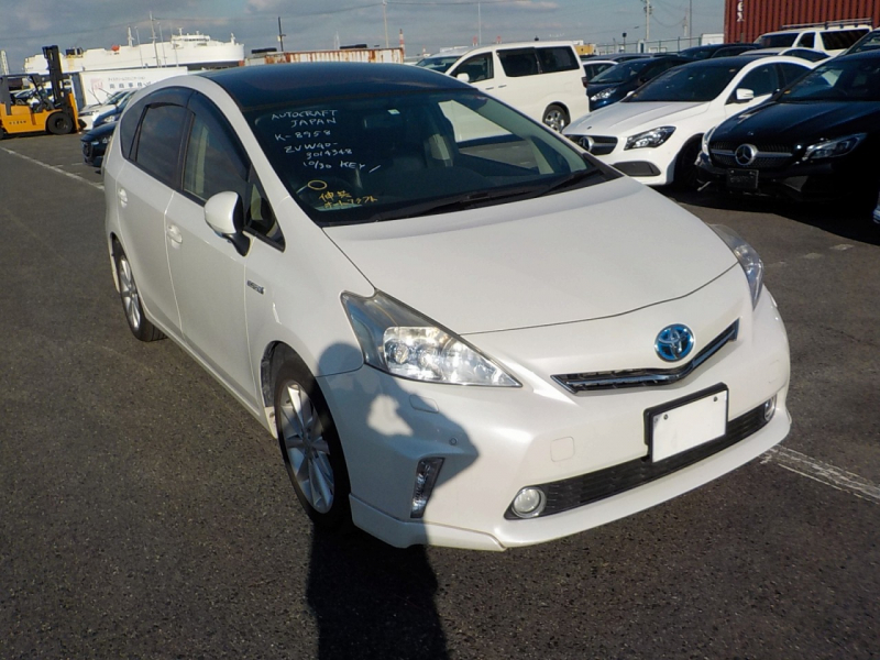 Toyota PRIUS ALPHA 2012