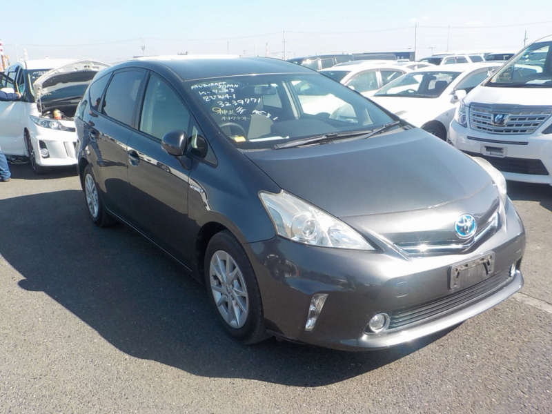 Toyota PRIUS ALPHA 2013