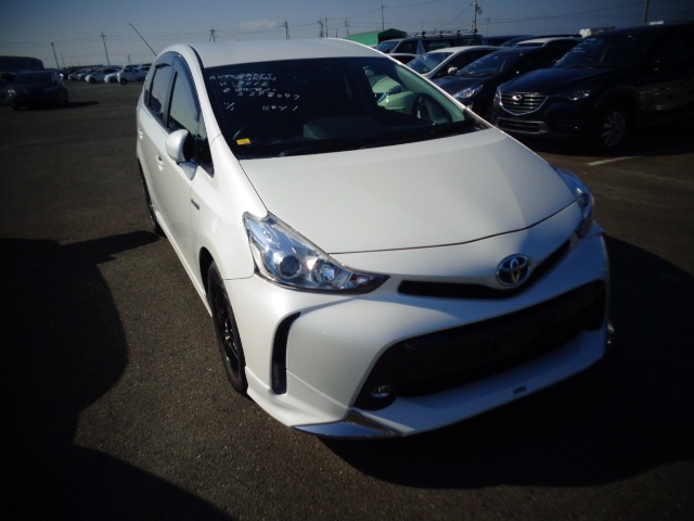 Toyota PRIUS ALPHA 2015