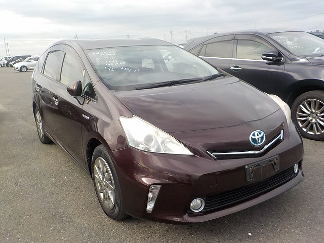 Toyota PRIUS ALPHA 2013