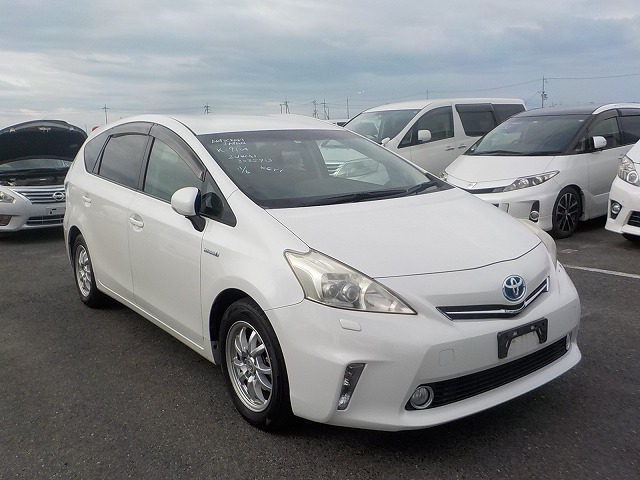 Toyota PRIUS ALPHA 2011