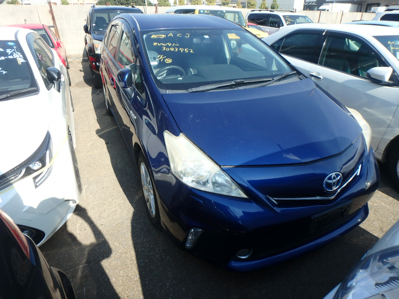 Toyota PRIUS ALPHA 2011