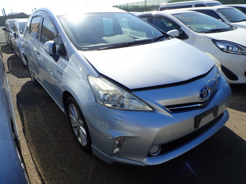 Toyota PRIUS ALPHA 2013