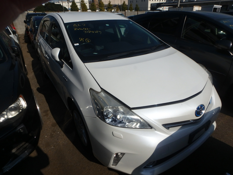 Toyota PRIUS ALPHA 2013