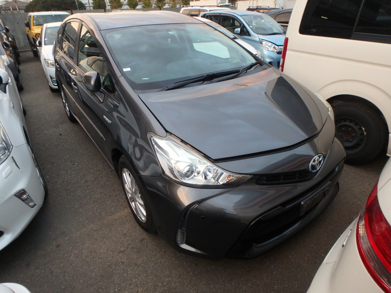 Toyota PRIUS ALPHA 2015