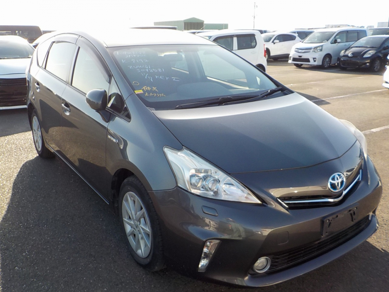 Toyota PRIUS ALPHA 2012