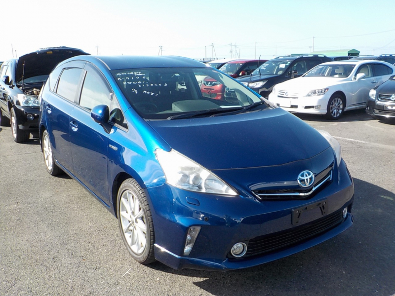 Toyota PRIUS ALPHA 2012