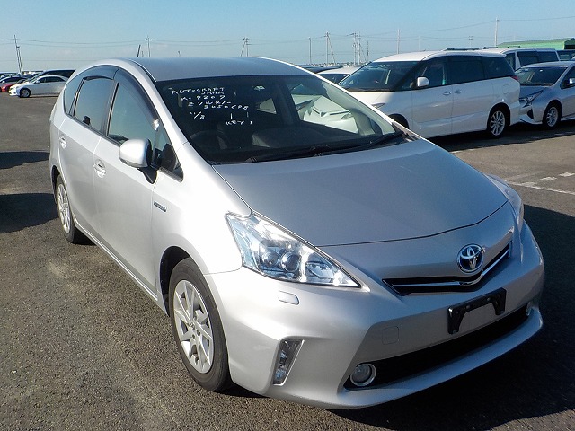 Toyota PRIUS ALPHA 2011