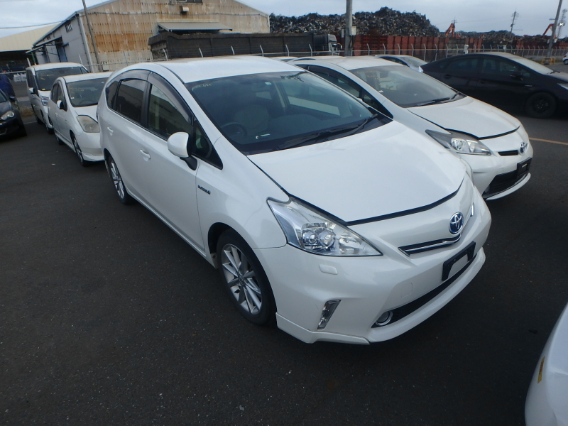 Toyota PRIUS ALPHA 2012