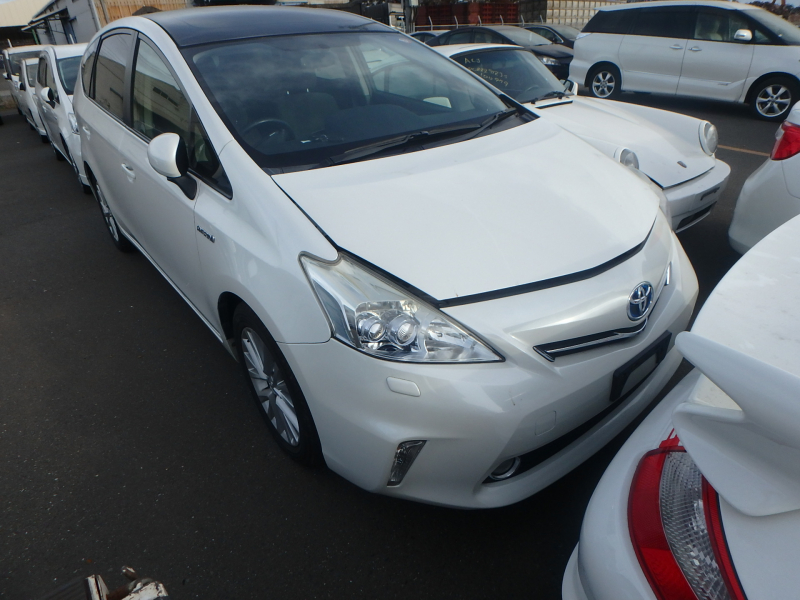 Toyota PRIUS ALPHA 2012