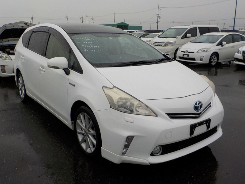 Toyota PRIUS ALPHA 2011