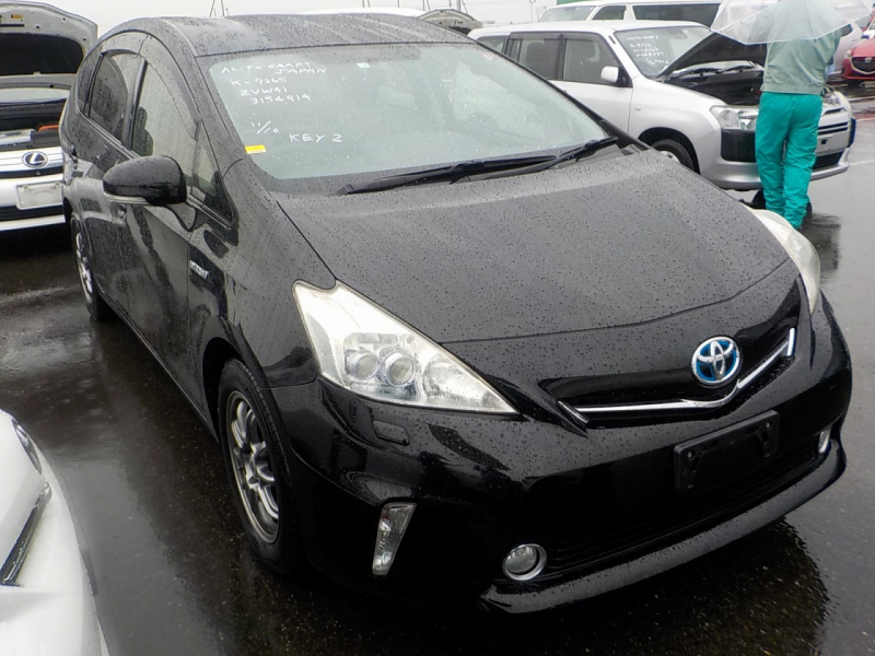 Toyota PRIUS ALPHA 2012