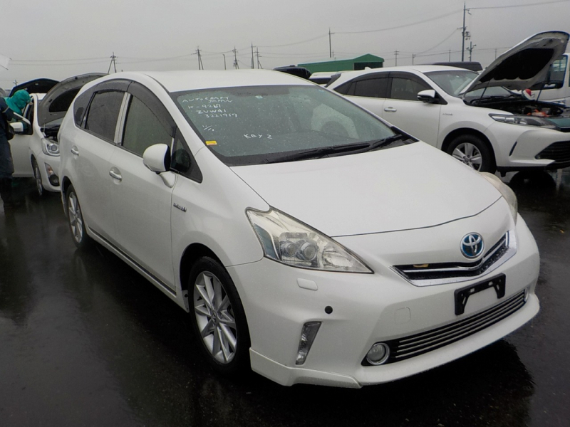 Toyota PRIUS ALPHA 2013