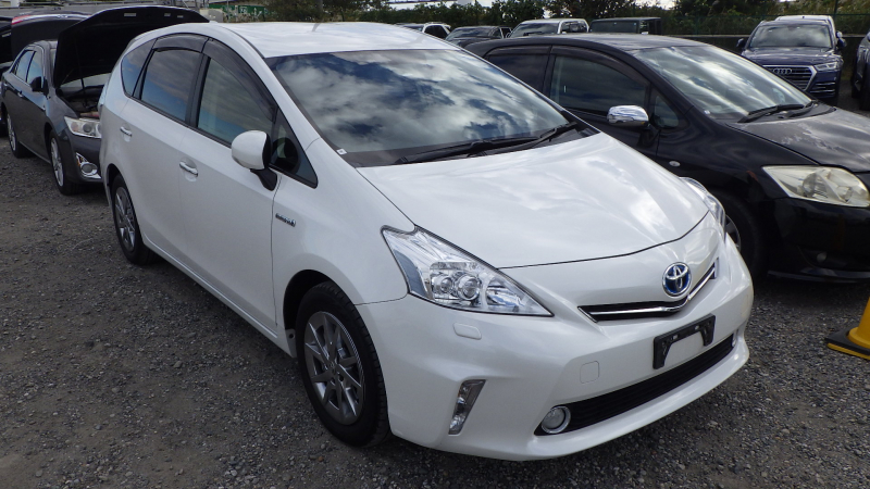 Toyota PRIUS ALPHA 2013