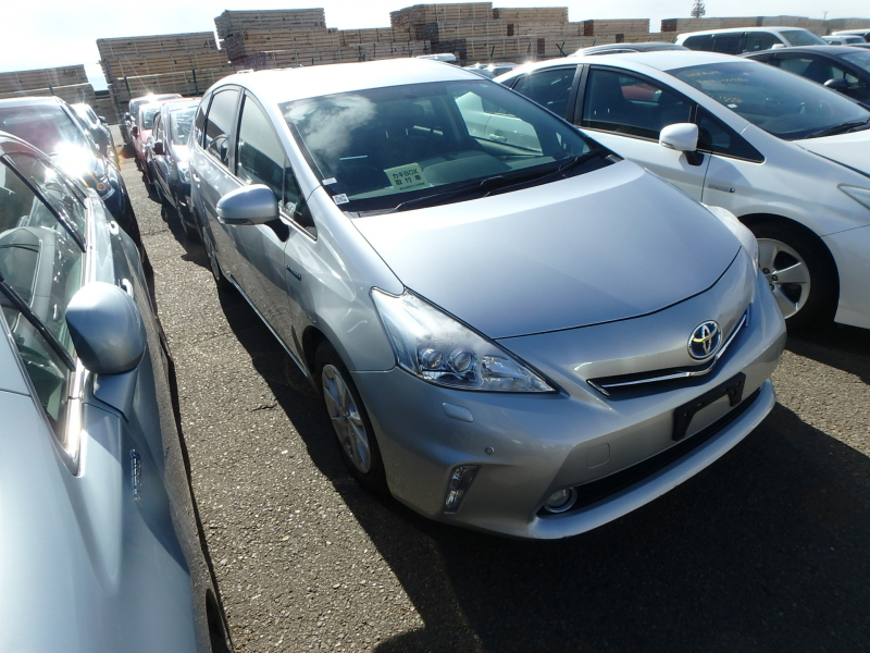 Toyota PRIUS ALPHA 2012