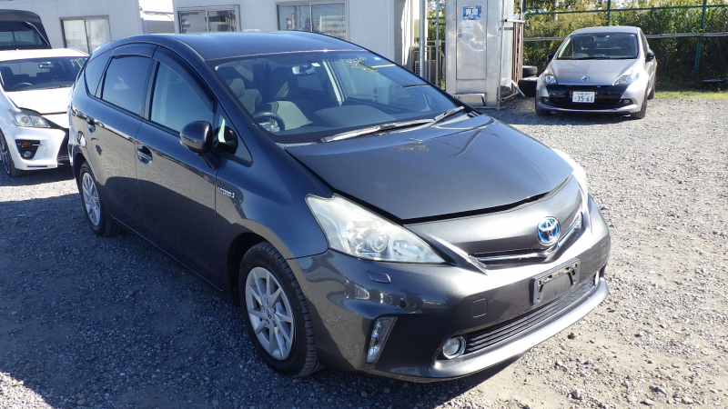 Toyota PRIUS ALPHA 2012