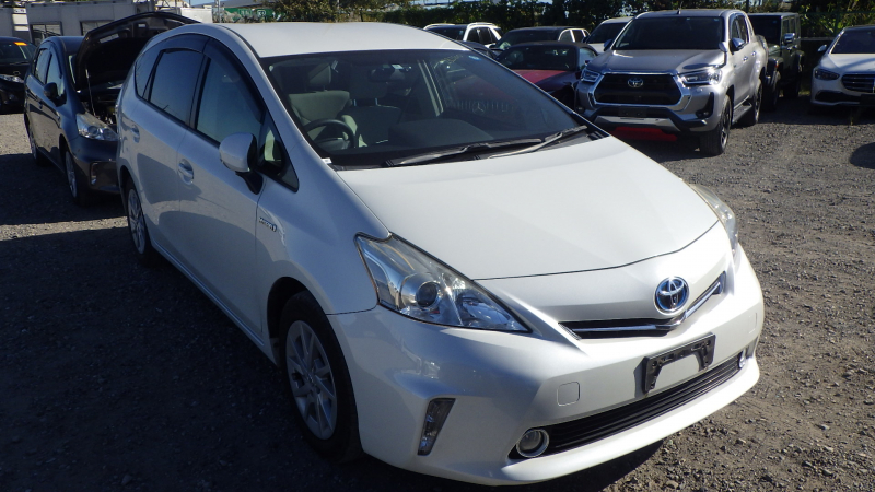 Toyota PRIUS ALPHA 2014