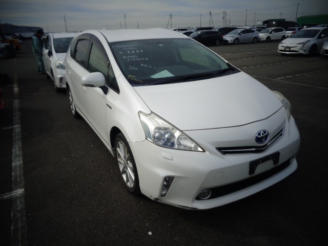 Toyota PRIUS ALPHA 2013