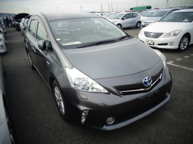 Toyota PRIUS ALPHA 2011