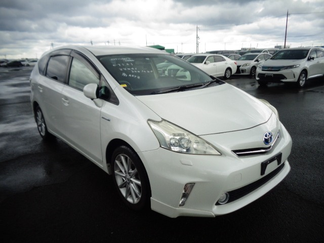 Toyota PRIUS ALPHA 2011