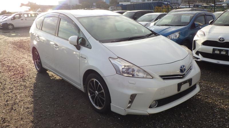 Toyota PRIUS ALPHA 2011