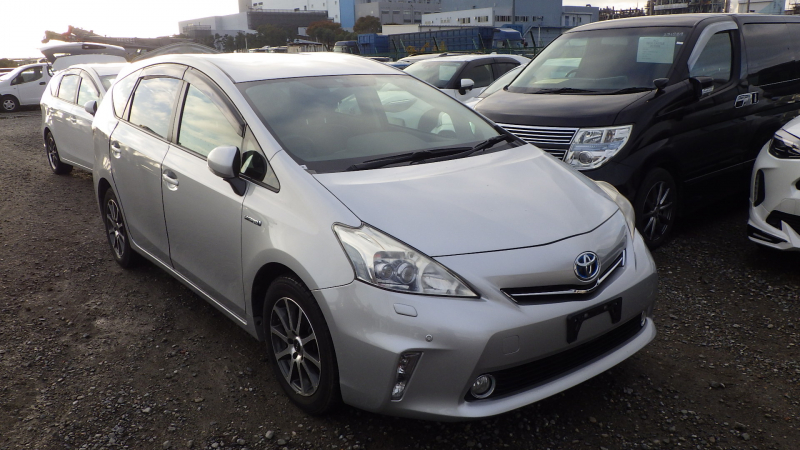 Toyota PRIUS ALPHA 2013