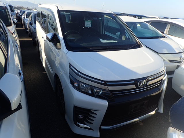 Toyota Voxy 2016