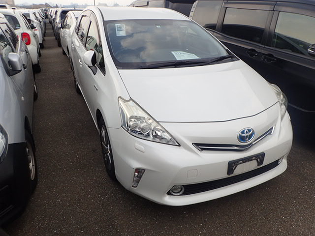 Toyota PRIUS ALPHA 2015