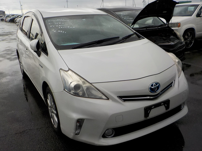 Toyota PRIUS ALPHA 2012