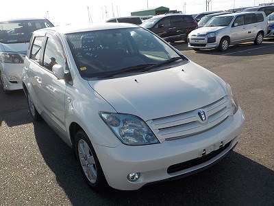 Toyota IST 2004