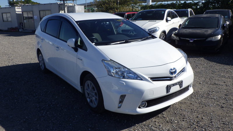 Toyota PRIUS ALPHA 2014