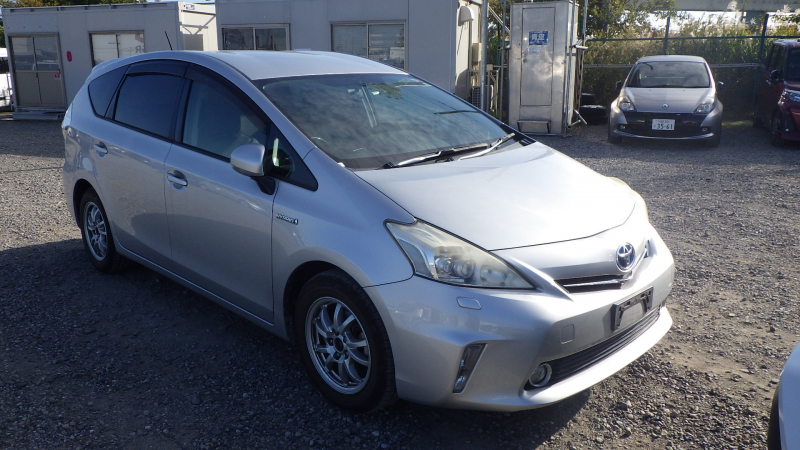 Toyota PRIUS ALPHA 2011