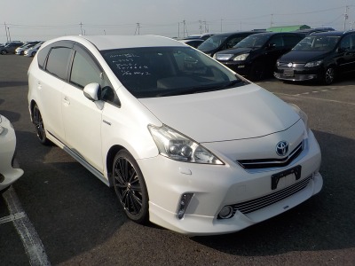 Toyota PRIUS ALPHA 2011