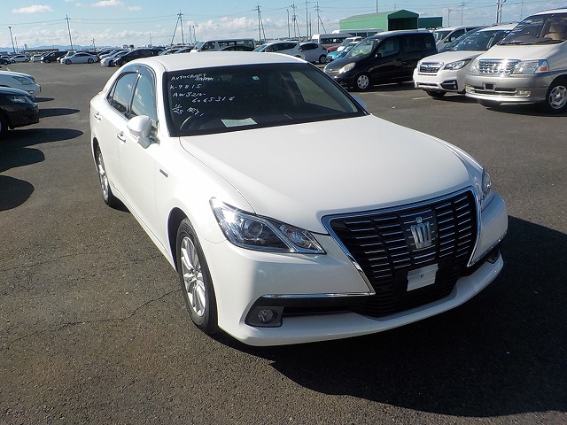 Toyota Crown Hybrid 2014