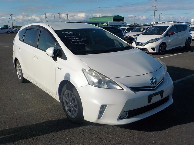 Toyota PRIUS ALPHA 2012