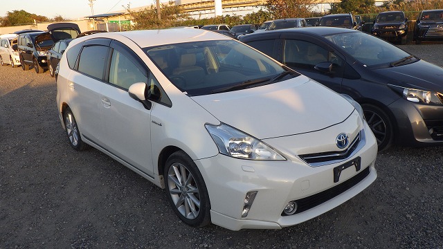 Toyota PRIUS ALPHA 2011