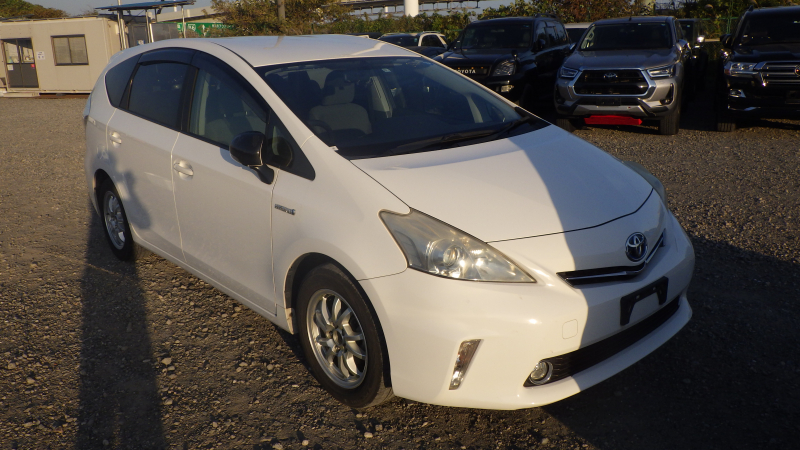 Toyota PRIUS ALPHA 2012