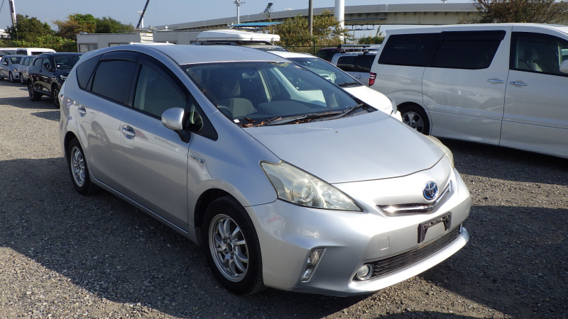 Toyota PRIUS ALPHA 2012