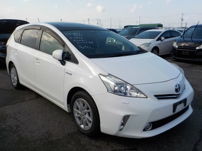 Toyota PRIUS ALPHA 2011