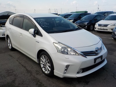 Toyota PRIUS ALPHA 2011