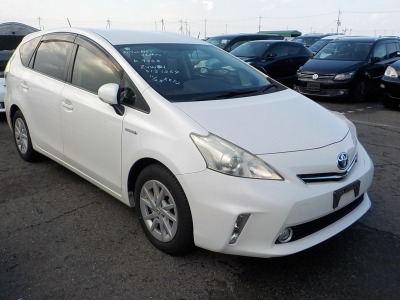 Toyota PRIUS ALPHA 2012