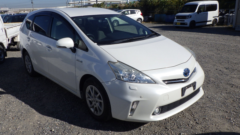 Toyota PRIUS ALPHA 2012