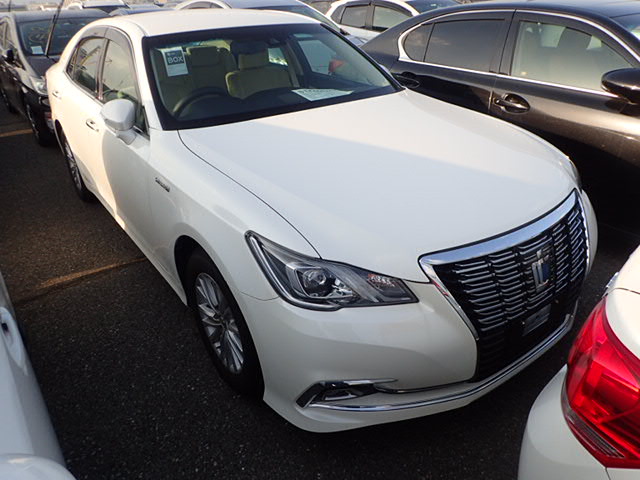 Toyota Crown Hybrid 2016