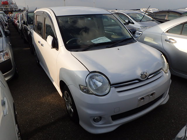 Toyota Sienta 2006