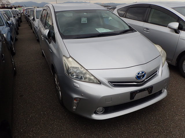 Toyota PRIUS ALPHA 2011