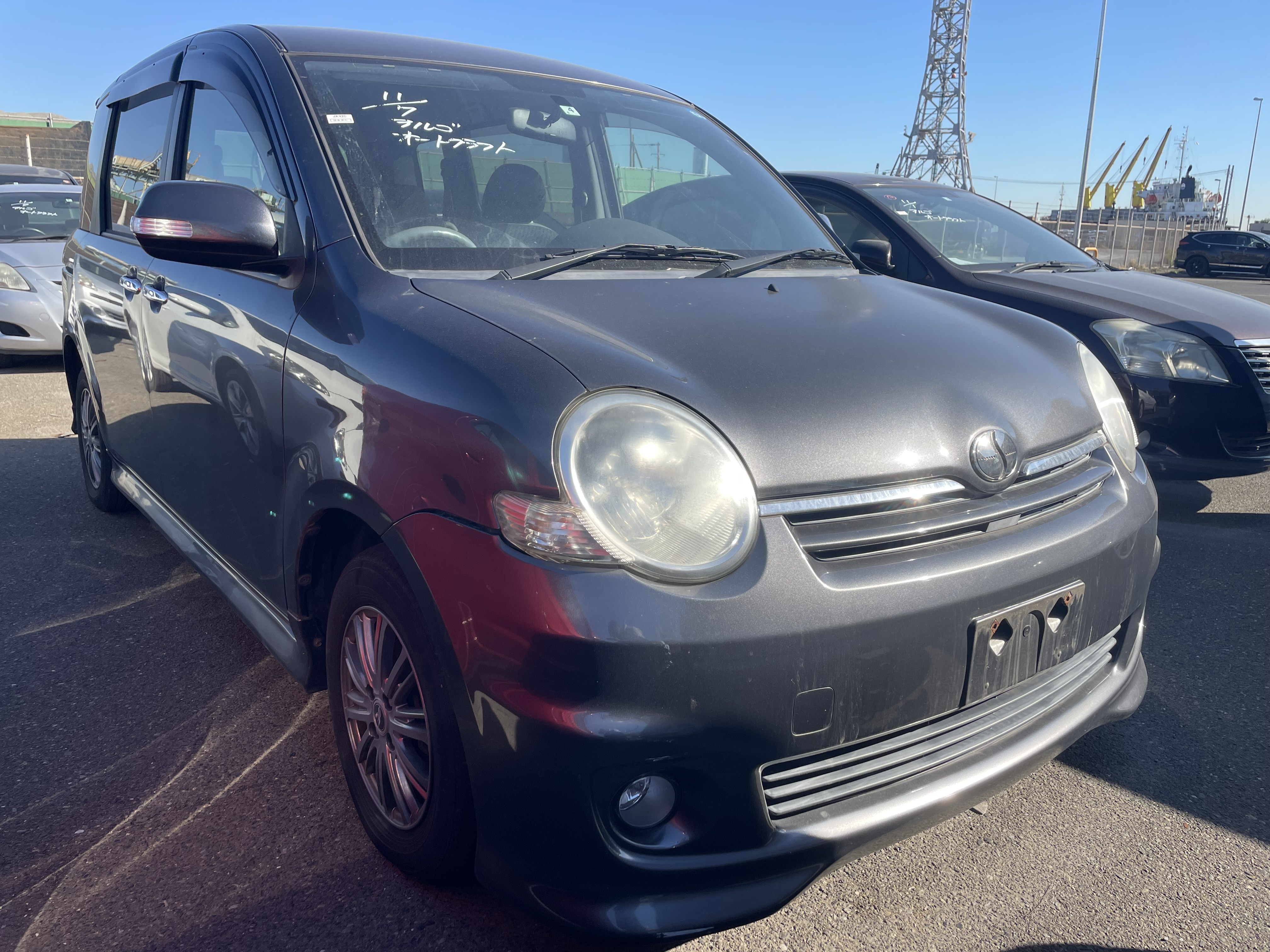 Toyota Sienta 2006