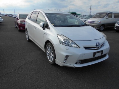 Toyota PRIUS ALPHA 2012